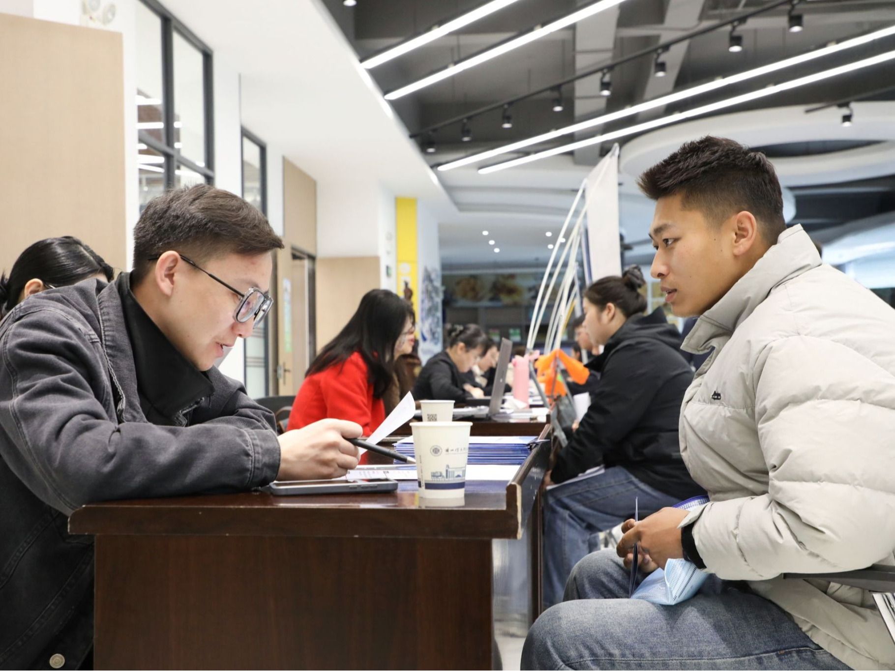 “海纳英才 盐途有你”——英国上市公司官网365浙江海盐县专场招聘会圆满结束