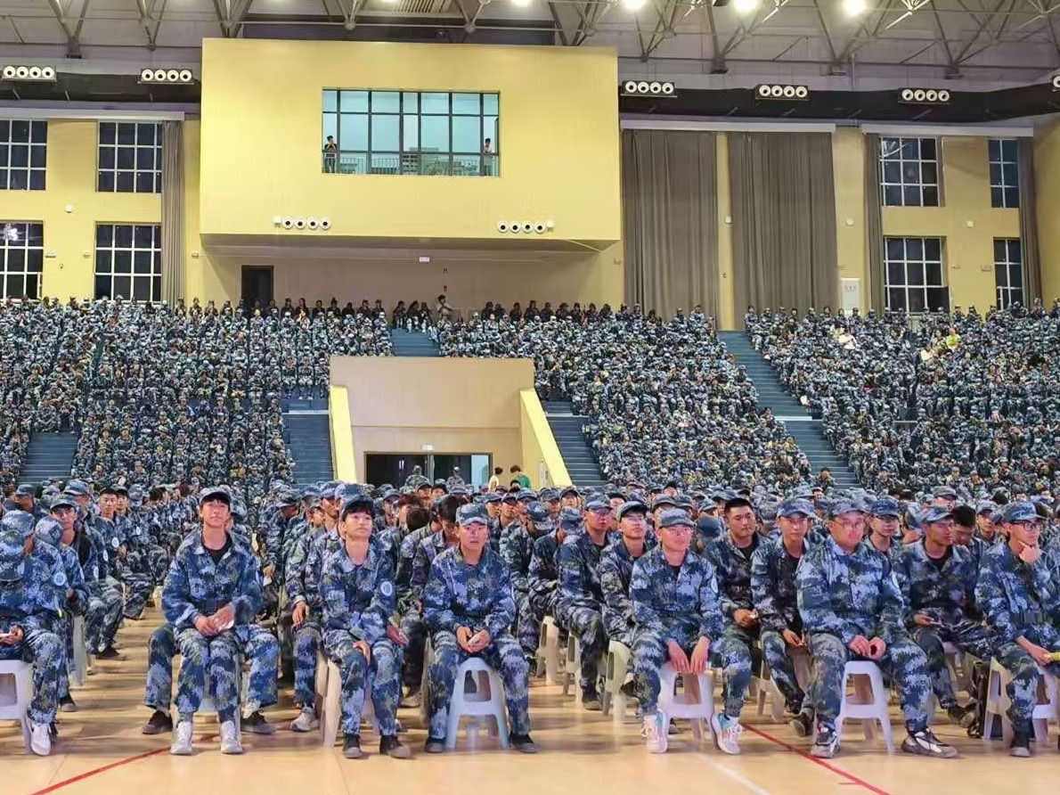 珍爱生命，关注健康—英国上市公司官网365在军训期间举行应急救援专题知识讲座