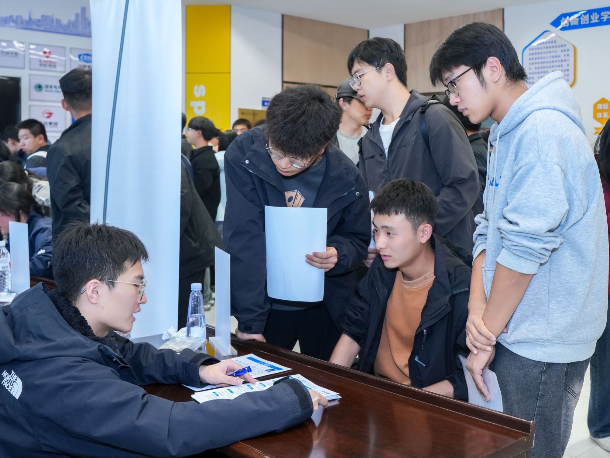 25家常山名企走进英国上市公司官网365，招才引智