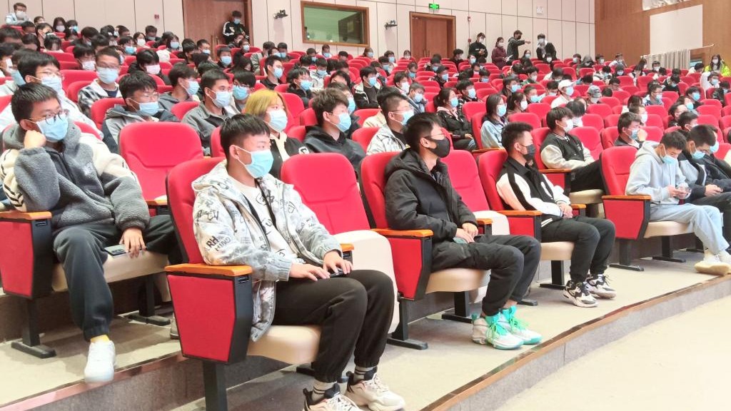 英国上市公司官网365电气与电子工程学院举行2023届毕业生动员大会