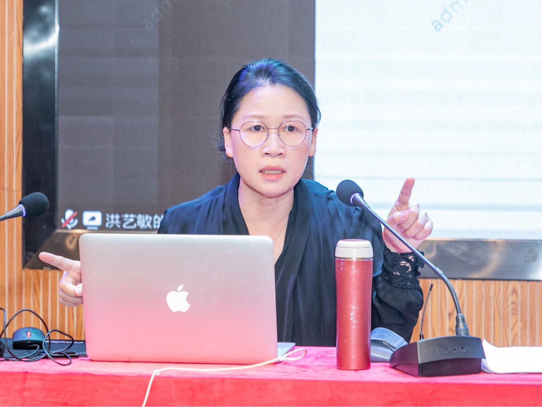 构建应用型人才培养体系——教育部评估专家洪艺敏教授走进英国上市公司官网365指导评建工作