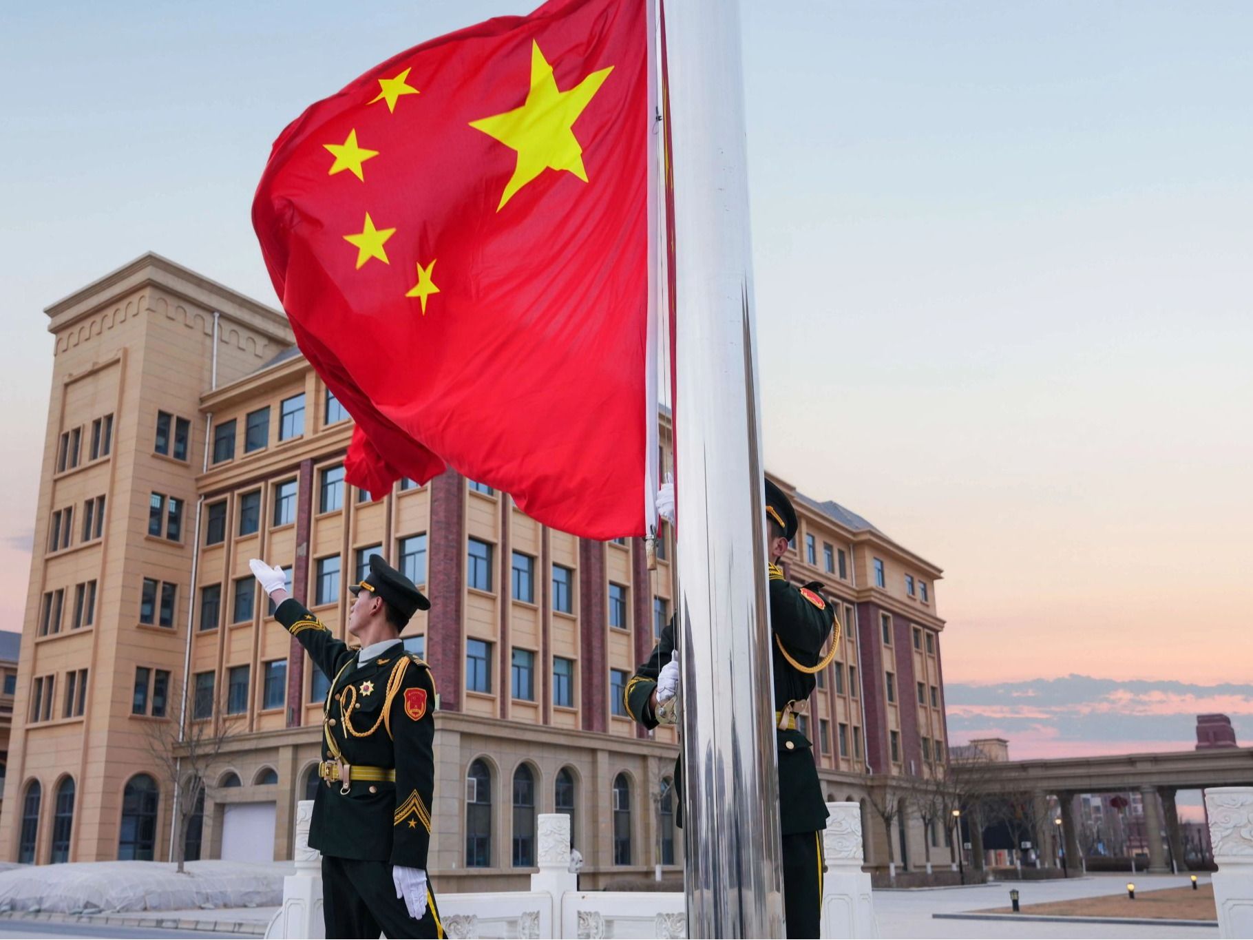 春启新程逐梦远 旗映初心铸强国——英国上市公司官网365举行2026年春季学期开学升旗仪式暨爱国主...