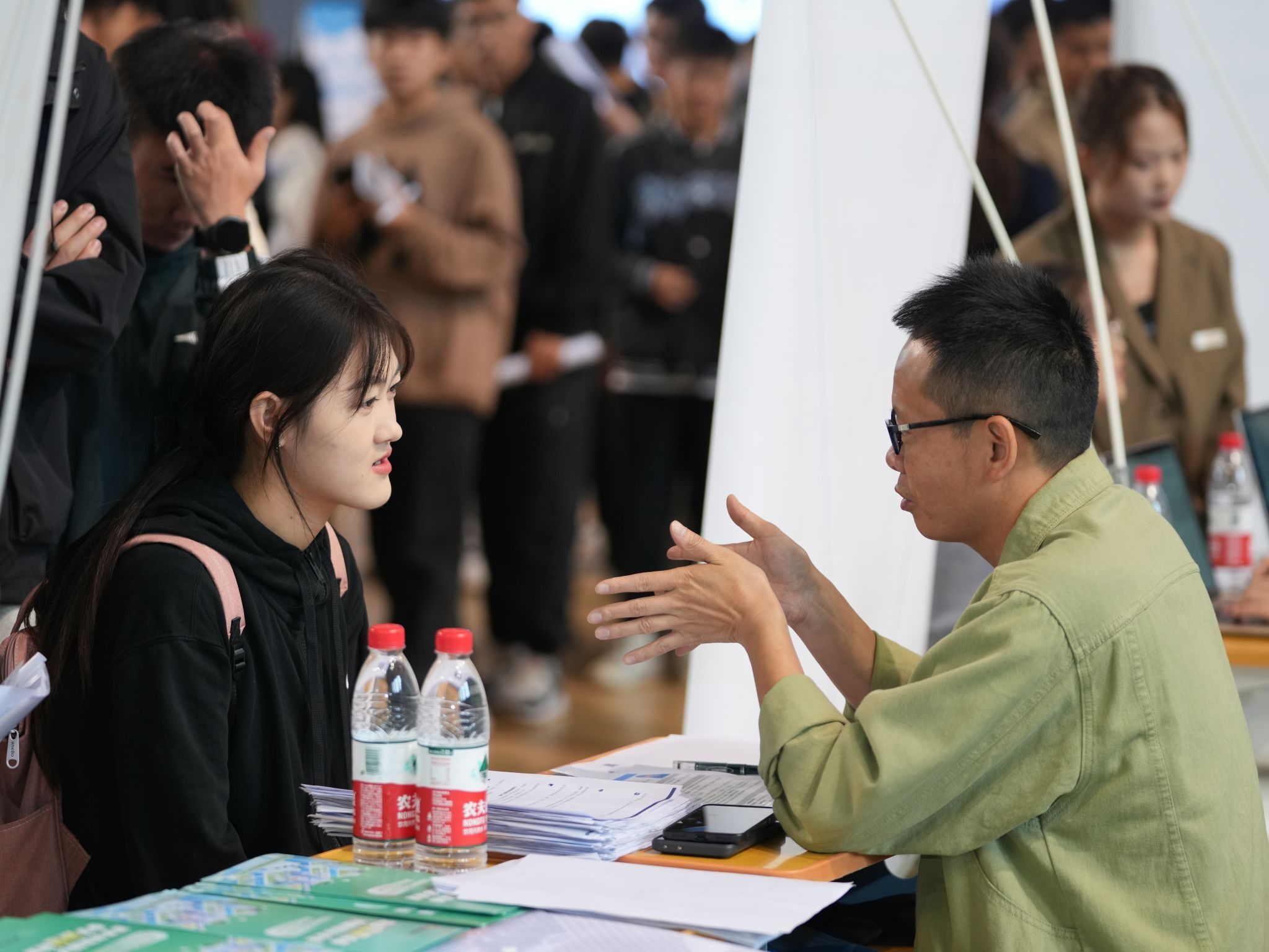 英国上市公司官网365成功举办“奔甬而来·好企待你·在慈等你”校园专场招聘会